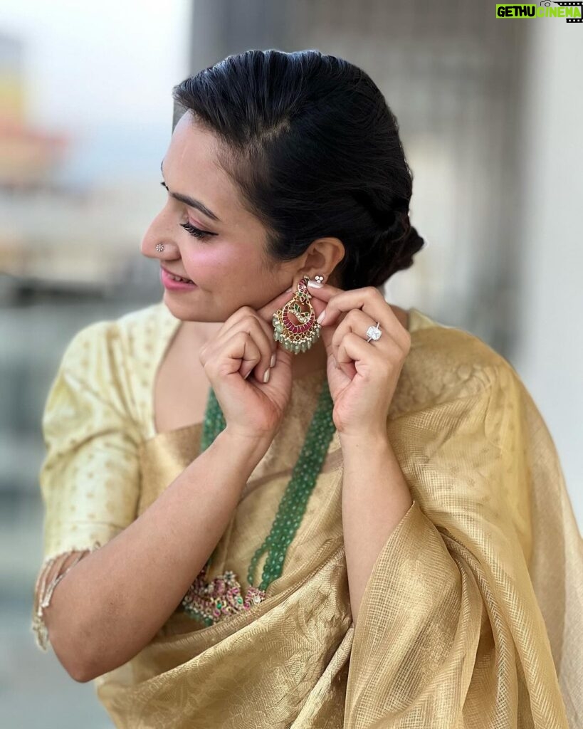 Vaishnavi Gowda Instagram - Nim Nota nan mele🌸 🎶 Outfit- @arulaa_by_rashmianooprao Jewellery - @daivik.in