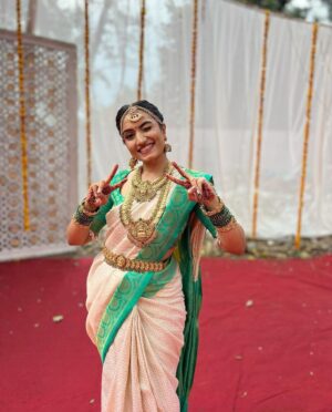 Vaishnavi Gowda Instagram - ಹೊಸ ವರ್ಷದ ಶುಭಾಶಯಗಳು✨🫶🌟

Let your year be filled with all that you deserve and desire 🩵

Outfit- @arulaa_by_rashmianooprao 
Jewellery- @rentmyjewels