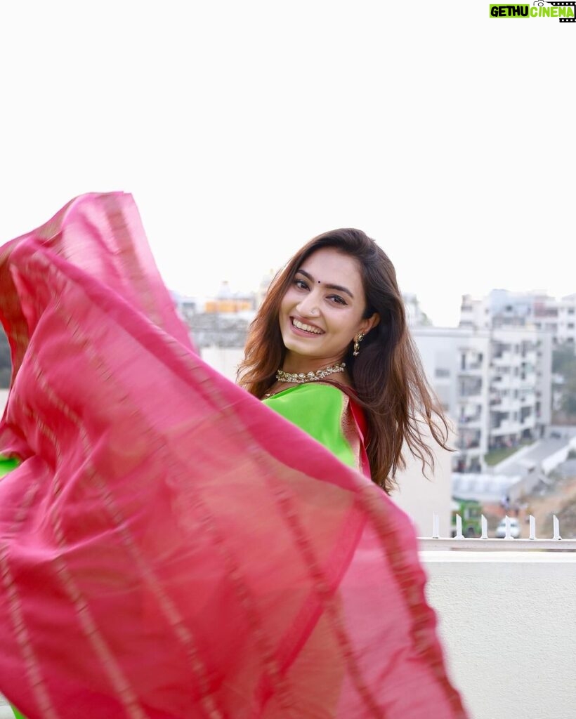 Vaishnavi Gowda Instagram - Twirling into the world of elegance! ✨ #mysoresilksaree