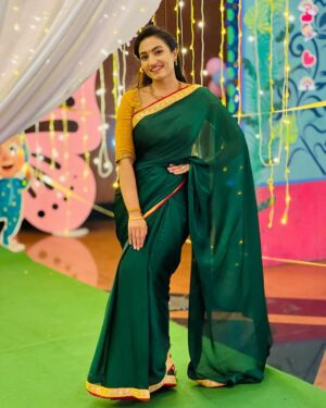 Vaishnavi Gowda Instagram - Nothing feels as perfect as a saree 🤍

Outfit - @arulaa_by_rashmianooprao