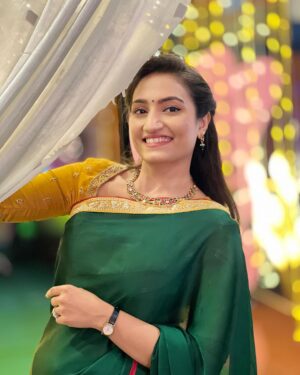 Vaishnavi Gowda Instagram - Nothing feels as perfect as a saree 🤍

Outfit - @arulaa_by_rashmianooprao