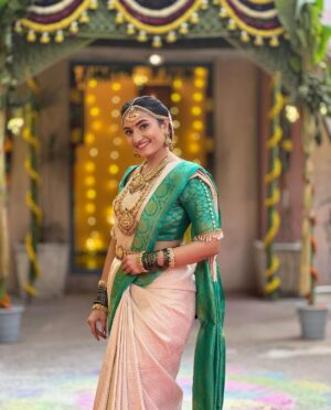 Vaishnavi Gowda Instagram - ಹೊಸ ವರ್ಷದ ಶುಭಾಶಯಗಳು✨🫶🌟

Let your year be filled with all that you deserve and desire 🩵

Outfit- @arulaa_by_rashmianooprao 
Jewellery- @rentmyjewels