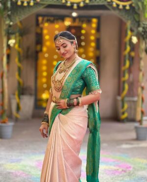Vaishnavi Gowda Instagram - ಹೊಸ ವರ್ಷದ ಶುಭಾಶಯಗಳು✨🫶🌟

Let your year be filled with all that you deserve and desire 🩵

Outfit- @arulaa_by_rashmianooprao 
Jewellery- @rentmyjewels