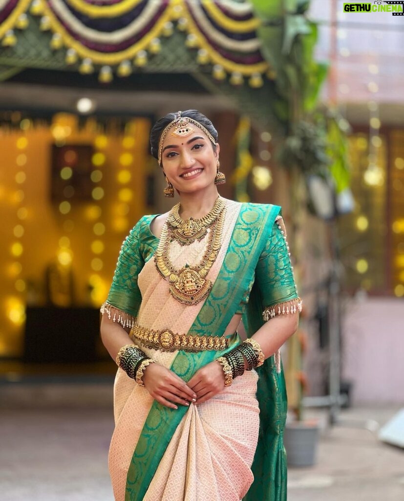 Vaishnavi Gowda Instagram - ಹೊಸ ವರ್ಷದ ಶುಭಾಶಯಗಳು✨🫶🌟 Let your year be filled with all that you deserve and desire 🩵 Outfit- @arulaa_by_rashmianooprao Jewellery- @rentmyjewels