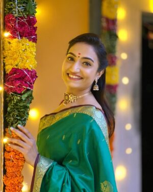 Vaishnavi Gowda Instagram - Wearing centuries worth of traditions ✨ #wedding

Outfit - @arulaa_by_rashmianooprao