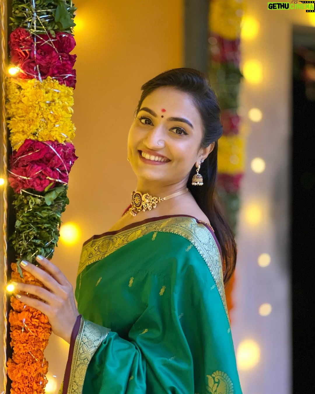 Vaishnavi Gowda - 156.8K Likes - Wearing centuries worth of traditions ✨ #wedding
Outfit - @arulaa_by_rashmianooprao
