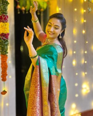 Vaishnavi Gowda Instagram - Wearing centuries worth of traditions ✨ #wedding

Outfit - @arulaa_by_rashmianooprao
