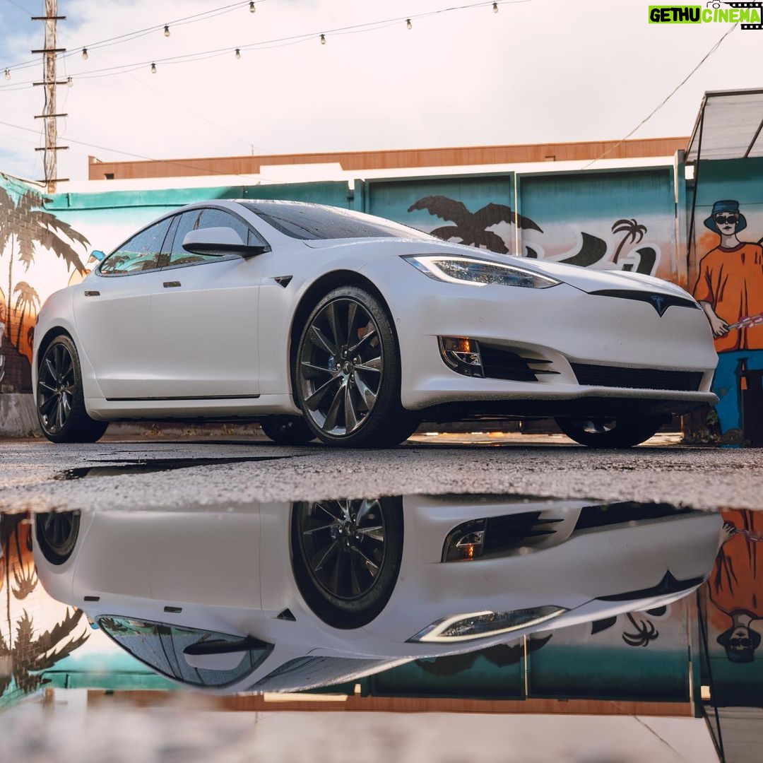 Valentin Petukhov Instagram - Тем временем стараниями ребят из @fattonystudio и @teslashop_by моя Tesla становится похожа на машину. 🙈 Осталось еще пару важных штрихов и сделаем ролик.