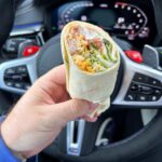 Valentin Petukhov Instagram - Вот такую тортилью вкусную Wylsacom Edition берешь на @azs.neftmagistral_new от @gurmanika.ru и ешь. Кто пробовал, как вам? Рулет-омлет тоже пушка. Мы когда меню делали, основная идея была чтоб вкусно в холодном и горячем виде и можно было в машине без страданий съесть. Кажется, получилось. 👌