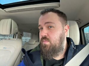 Valentin Petukhov Instagram - В этом году сделал себе вот такой подарок. Супер нерациональный, все как я люблю. 😅

Но самое забавное, что понял с этой машиной, что через нее я познакомился с фантастическим @maxdeikin из @deikin_exhaust и провел кайфовый день в Калуге. 

Развиртуализировался с @goshaturbogeek из @goshaturbotech и мы тааак пересекаемся по некоторым темам, что держитесь в следующем году. 👌
Был в легком культурном шоке как ловко и быстро работает Гоша, это уровень. 💪

Видео в карусели я записывал @andrey_sm8 из @stuttgart_garage, куда машина ездит на процедуры. Ну и конечно планы с ребятами из @fattonystudio на следующий год тоже есть. 

Уже стоит титановый выхлоп, Stage 1, доводчики, keyless и всякие приколюхи. Но это только начало. Всех с наступающим. 💪
Я теперь обладатель самого попсового набора в галактике - М5 и G63. 😂
Верьте в себя, здоровья близким и мирного неба.