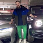 Valentin Petukhov Instagram - В этом году сделал себе вот такой подарок. Супер нерациональный, все как я люблю. 😅 Но самое забавное, что понял с этой машиной, что через нее я познакомился с фантастическим @maxdeikin из @deikin_exhaust и провел кайфовый день в Калуге. Развиртуализировался с @goshaturbogeek из @goshaturbotech и мы тааак пересекаемся по некоторым темам, что держитесь в следующем году. 👌 Был в легком культурном шоке как ловко и быстро работает Гоша, это уровень. 💪 Видео в карусели я записывал @andrey_sm8 из @stuttgart_garage, куда машина ездит на процедуры. Ну и конечно планы с ребятами из @fattonystudio на следующий год тоже есть. Уже стоит титановый выхлоп, Stage 1, доводчики, keyless и всякие приколюхи. Но это только начало. Всех с наступающим. 💪 Я теперь обладатель самого попсового набора в галактике - М5 и G63. 😂 Верьте в себя, здоровья близким и мирного неба.