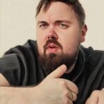 Valentin Petukhov Instagram - Нейросеть Lensa (которая всех того самого за сутки) нагенерила мне аватарок. Даже не знаю какую выбрать, помогайте.