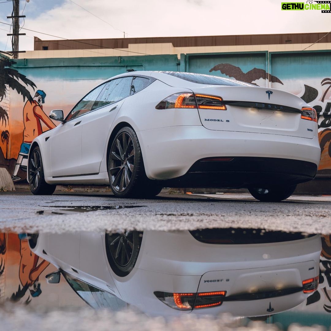 Valentin Petukhov Instagram - Тем временем стараниями ребят из @fattonystudio и @teslashop_by моя Tesla становится похожа на машину. 🙈 Осталось еще пару важных штрихов и сделаем ролик.