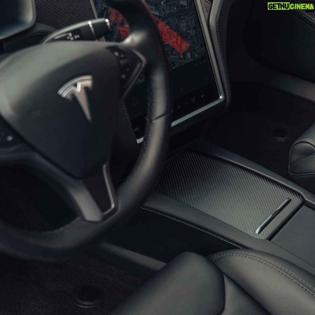 Valentin Petukhov Instagram - Тем временем стараниями ребят из @fattonystudio и @teslashop_by моя Tesla становится похожа на машину. 🙈 Осталось еще пару важных штрихов и сделаем ролик.