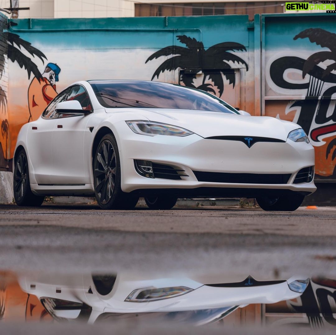 Valentin Petukhov Instagram - Тем временем стараниями ребят из @fattonystudio и @teslashop_by моя Tesla становится похожа на машину. 🙈 Осталось еще пару важных штрихов и сделаем ролик.