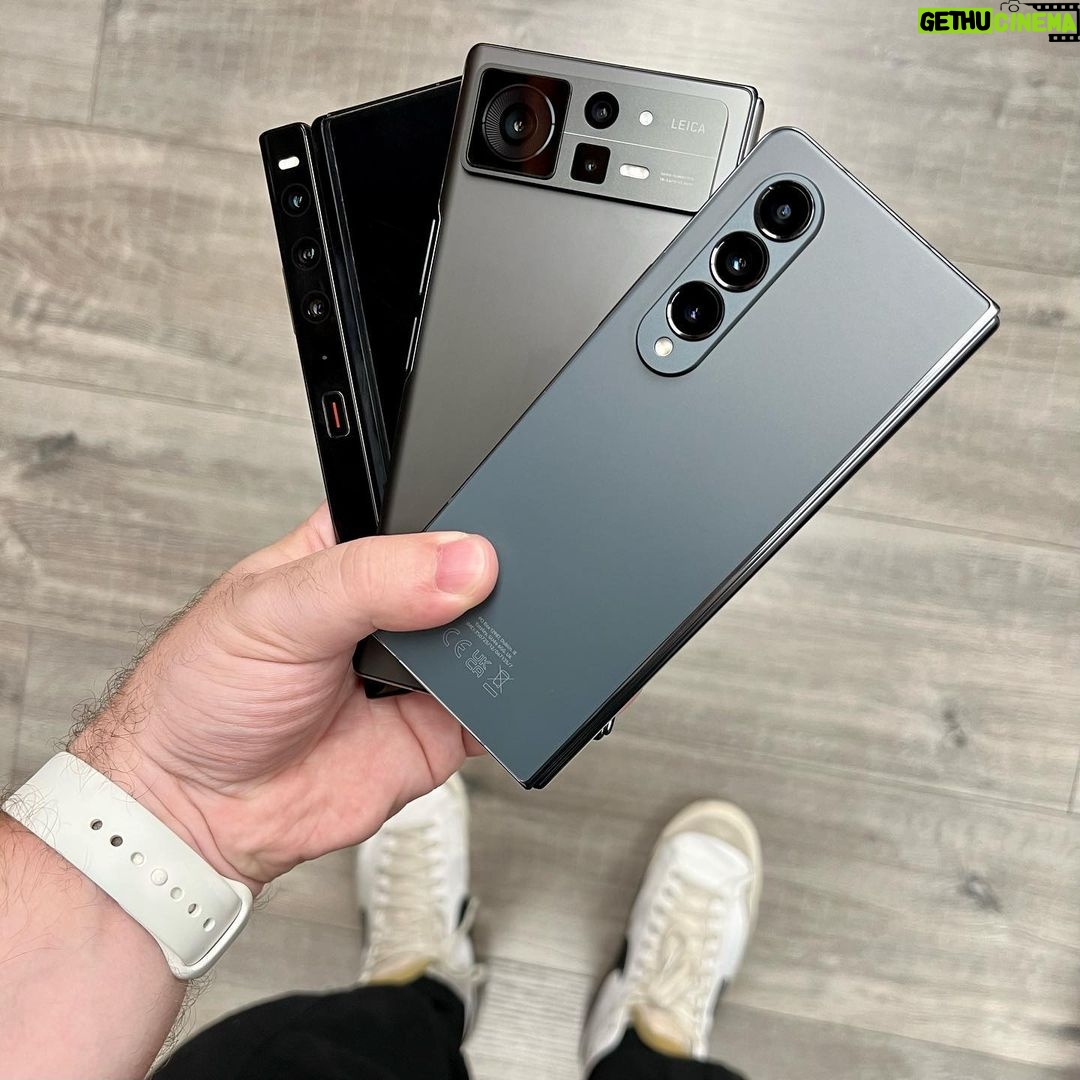 Valentin Petukhov Instagram - Xiaomi Mix Fold 2 ловкий, конечно. Нравится, что внешний экран хороший и тонкий. Но у Galaxy Z Fold 4 лучше софт, а Huawei Mate XS2 вообще самый вайбовый. Вот это неделя гнущихся мобил. А вы бы какой выбрали?