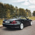 Valentin Petukhov Instagram – Наконец-то наш SL55 может ездить как положено. Леня @gameover400 и ребята из @power_wheels сделали диски просто разнос всего. Андрей @andrey_sm8 и ребята из @stuttgart_garage допилили все косяки и вроде можно ездить. Но если бы Илья @jc_ru не взялся, так бы и сгнил он, хороняка.
Может успею в сезон покататься. 🤣
