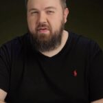 Valentin Petukhov Instagram - Братцы, на Маркете @yandex.market запустились Шоты — это такие короткие видео на товары от блогеров. Вот, например, совершенно великий и неубиваемый кабель Commo. Берёшь десяток, по всем углам раскладываешь, живёшь в счастье. Мы наснимали изрядно шотов, все хорошие, так что листайте ленту, смотрите на всякие потешные штуки, добавляйте себе в корзинку. Шоты в приложении Маркета на главной странице, или гляньте в сторис — там есть прямая ссылка!