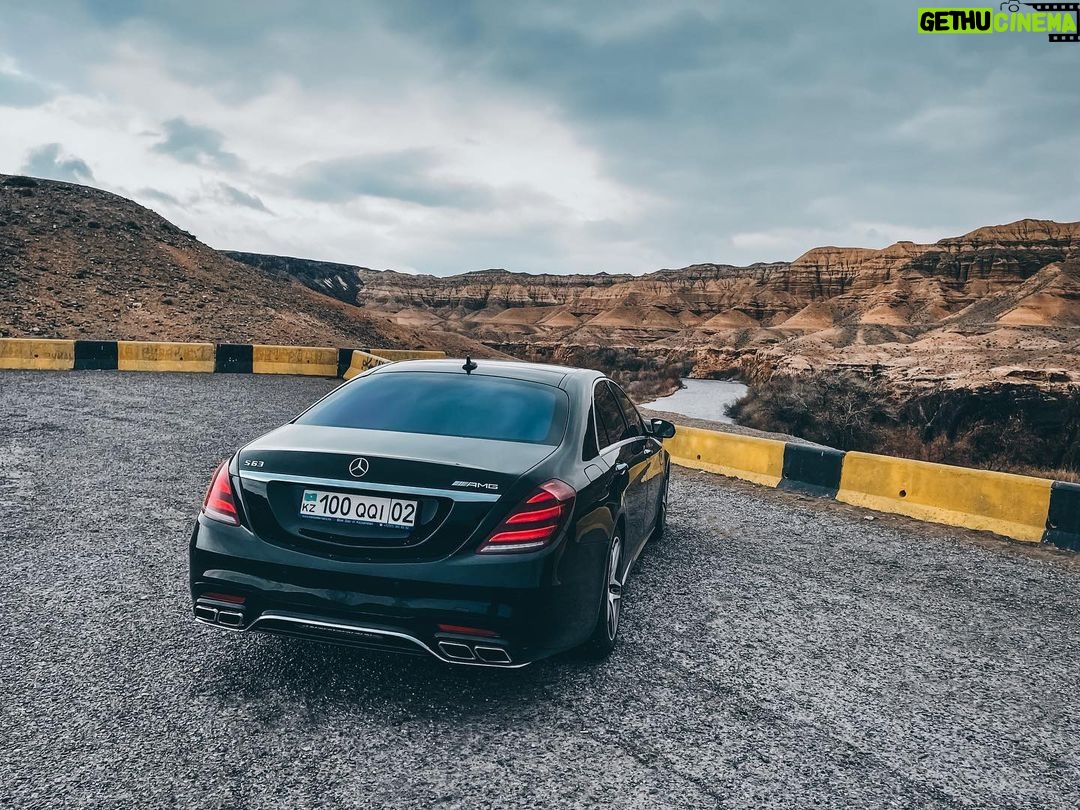 Valentin Petukhov Instagram - Вот так S63 берешь и едешь на Шарын шатқалы. 👌 Фото прошлый год.