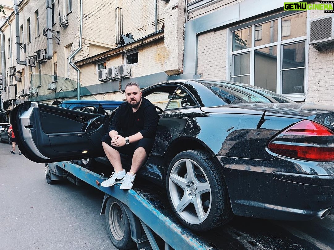 Valentin Petukhov Instagram - Хорошая машина SL 55 AMG. Клиренс высокий, расход небольшой.