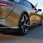Valentin Petukhov Instagram - Покатался несколько дней на Lucid Air от @lucidmotors. Спасибо ребятам из @electromania.moscow за возможность. Классная тачка, 1111 сил я не знаю где там, моя М5 быстрее, но машина кайфовая. Особенно обидно, что чуваки за пару миллиардов все это сделали. В смысле, это не прям космические деньги. Возникает вопрос - почему у нас так не могут? Los Angeles, California