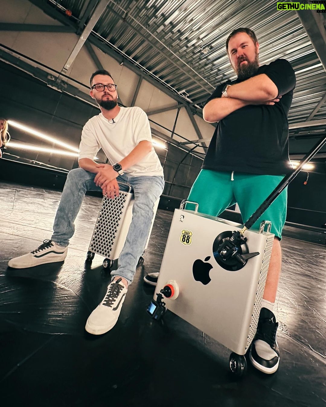 Valentin Petukhov Instagram - На Mac Pro не катал - жизни не видал. Старая купертиновская мудрость.