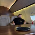 Valentin Petukhov Instagram - Записывайтесь на мой авторский марафон «7 шагов к успеху». Если оплатите его прямо сейчас в подарок получите экспресс-курс «Как вовремя улететь в Дубай».