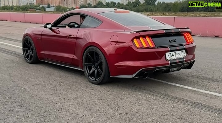 Valentin Petukhov Instagram - Экология, технологии, все это баловство. V8, задний привод и CarPlay. Больше ничего не надо.