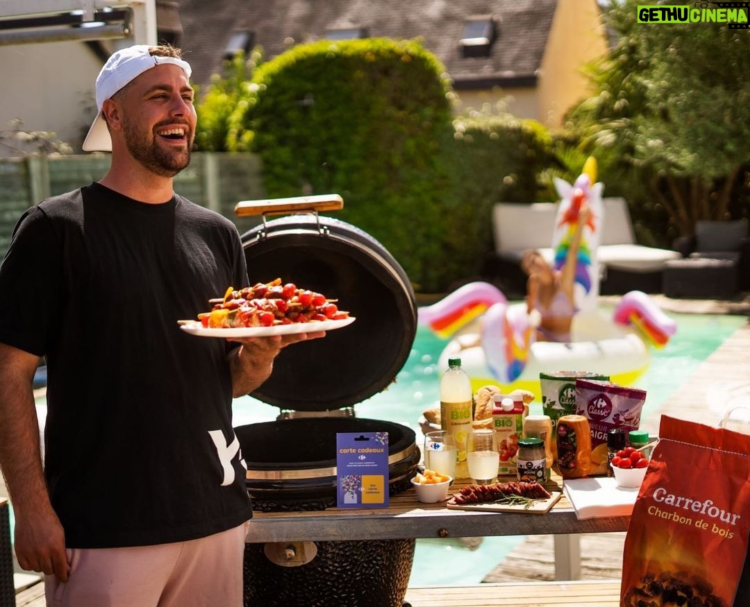 Valentin Roellinger - 151K Likes - Petit Jeu Concours que l’on organise avec Carrefour ! On vous offre une carte cadeau de 1.000 euros valable en magasin et sur le site.
J’en ai profité pour faire un sacré barbecue, tente ta chance et régales-toi !
Pour participer :
-Follow @carrefourfrance & @Valouzz_
-Like le post
-Commente le post
Tirage au sort le 10/09/2022
#CarrefourConcours