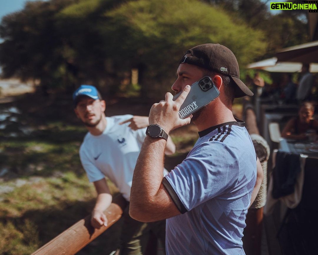 Valentin Roellinger - 94.9K Likes - Encore un gros merci à @rhinoshieldfrance pour leur confiance et ces souvenirs gravés 🇿🇦❤️
On oublie pas le code promo : LESVLOGSDUV
💪📸 @auroretp