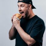 Valentin Roellinger Instagram - Les premiers restaurants @burgouzz ouvrent leurs portes ! Toutes les infos dans ma vidéo Youtube de 12h (j’suis pas en stress du tout 🥸)
