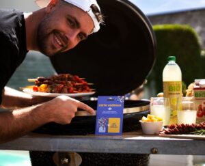 Valentin Roellinger Instagram - Petit Jeu Concours que l’on organise avec Carrefour ! On vous offre une carte cadeau de 1.000 euros valable en magasin et sur le site.
J’en ai profité pour faire un sacré barbecue, tente ta chance et régales-toi !

Pour participer :
-Follow @carrefourfrance & @Valouzz_
-Like le post
-Commente le post

Tirage au sort le 10/09/2022
#CarrefourConcours