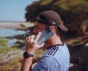 Valentin Roellinger Instagram - Encore un gros merci à @rhinoshieldfrance pour leur confiance et ces souvenirs gravés 🇿🇦❤️ 

On oublie pas le code promo : LESVLOGSDUV

💪📸 @auroretp