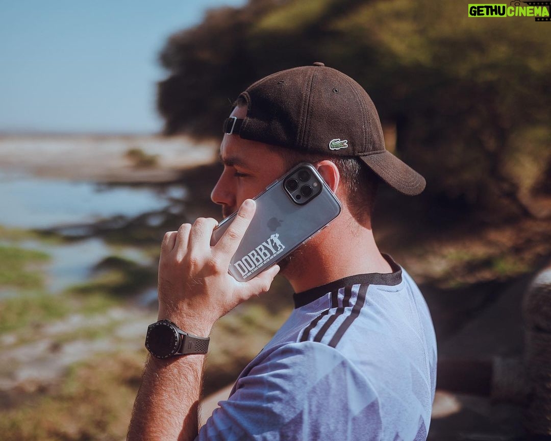 Valentin Roellinger - 94.9K Likes - Encore un gros merci à @rhinoshieldfrance pour leur confiance et ces souvenirs gravés 🇿🇦❤️
On oublie pas le code promo : LESVLOGSDUV
💪📸 @auroretp