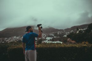 Valentin Roellinger Instagram - Toujours à l’affût pour vous filmer le meilleur de nos vacances ❤️🇿🇦

📸 @auroretp