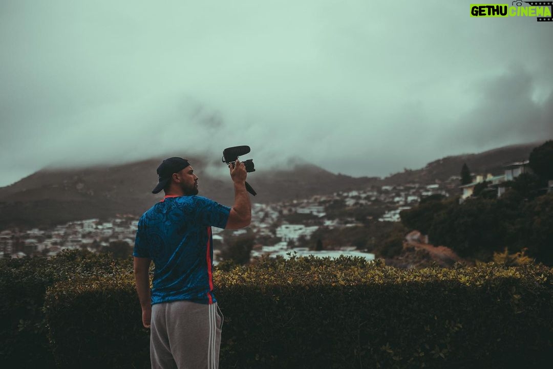 Valentin Roellinger - 112.3K Likes - Toujours à l’affût pour vous filmer le meilleur de nos vacances ❤️🇿🇦
📸 @auroretp