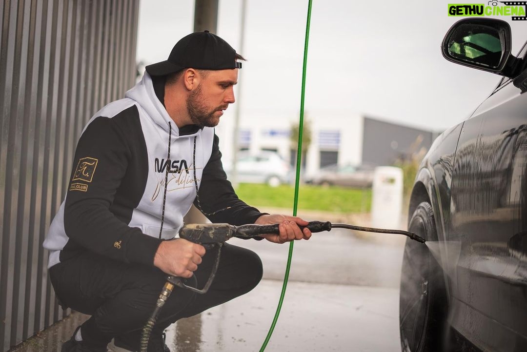Valentin Roellinger - 96.9K Likes - Les potes pour les intéressés retrouvez ce sweat issu de la collab’ Final Club x Nasa en exclu sur La Boutique Officielle !
Dispo dès maintenant
@laboutiqueofficielle #finalclub