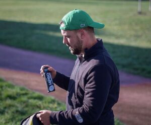 Valentin Roellinger Instagram - Ce mois-ci je me suis lancé un défi personnel de me mettre à courir sérieusement pendant un mois pour voir jusqu'où mon corps était capable de m'emmener ! Un énorme merci à @hiprofrance pour leur confiance, de m'avoir accompagné pendant toute la durée de ce challenge et à mon coach @allan_basset d'avoir cru en moi dès le début pour me surpasser et atteindre mon objectif. Je suis super fier du résultat, MERCI ❤️ !
La vidéo est disponible sur ma chaine Youtube : VALOUZZ allez tcheck elle vaut le coup 🫡