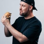 Valentin Roellinger Instagram - Les premiers restaurants @burgouzz ouvrent leurs portes ! Toutes les infos dans ma vidéo Youtube de 12h (j’suis pas en stress du tout 🥸)