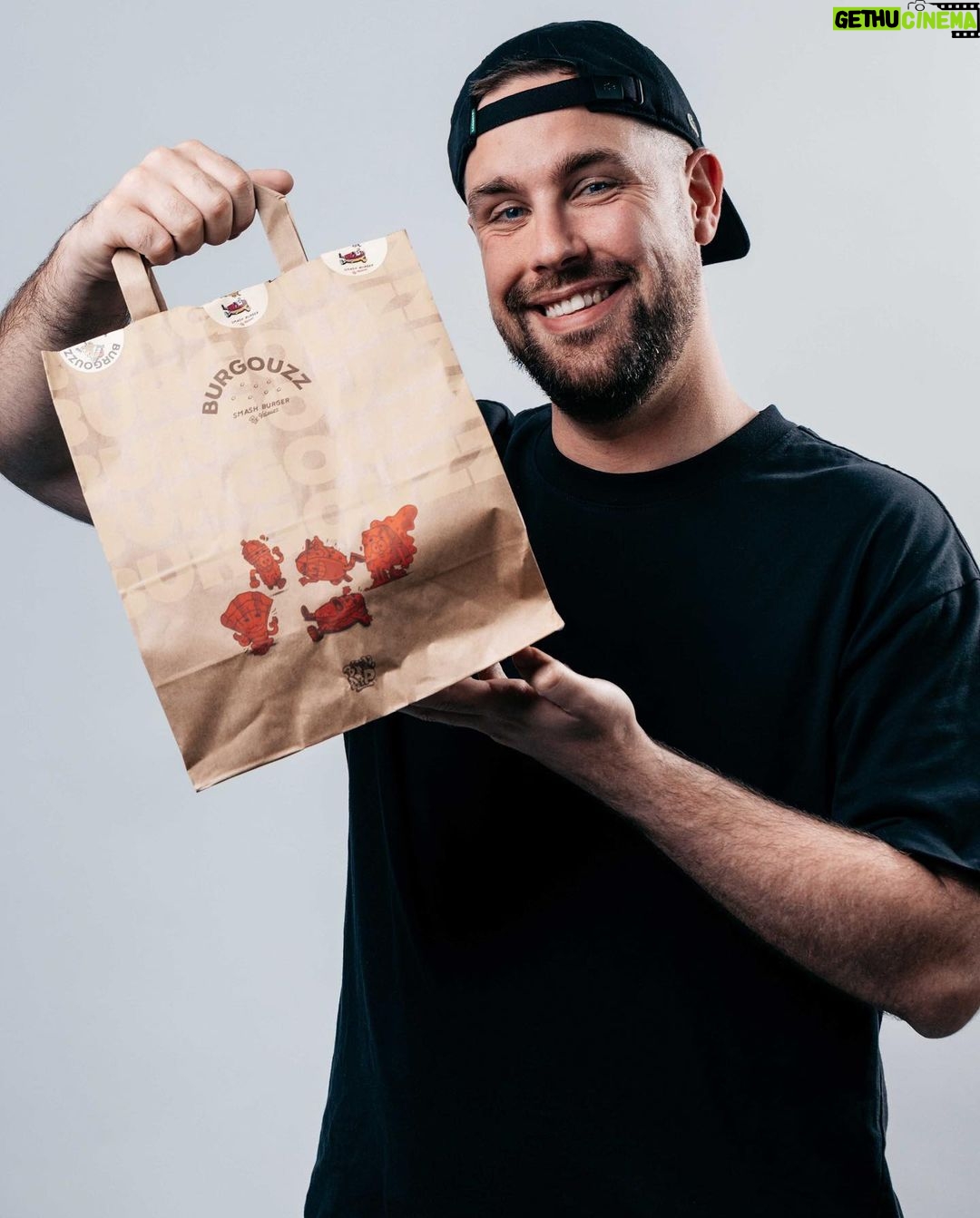 Valentin Roellinger - 127.2K Likes - Les premiers restaurants @burgouzz ouvrent leurs portes ! Toutes les infos dans ma vidéo Youtube de 12h (j’suis pas en stress du tout 🥸)
