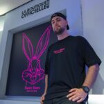 Valentin Roellinger Instagram - J'ai eu l'occasion de découvrir en avant-première le Pop-Up store de @laboutiqueofficielle en collaboration avec Looney Tunes. Go découvrir toute la collection samedi 24 juin de 10h à 18h au 6 rue de la Paix 75002 Paris 🐰🐥🌪️ #ad #laboutiqueofficielle