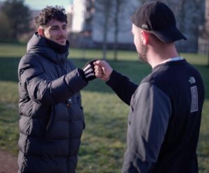 Valentin Roellinger Instagram - Ce mois-ci je me suis lancé un défi personnel de me mettre à courir sérieusement pendant un mois pour voir jusqu'où mon corps était capable de m'emmener ! Un énorme merci à @hiprofrance pour leur confiance, de m'avoir accompagné pendant toute la durée de ce challenge et à mon coach @allan_basset d'avoir cru en moi dès le début pour me surpasser et atteindre mon objectif. Je suis super fier du résultat, MERCI ❤️ !
La vidéo est disponible sur ma chaine Youtube : VALOUZZ allez tcheck elle vaut le coup 🫡