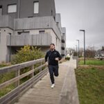 Valentin Roellinger Instagram - Ce mois-ci je me suis lancé un défi personnel de me mettre à courir sérieusement pendant un mois pour voir jusqu'où mon corps était capable de m'emmener ! Un énorme merci à @hiprofrance pour leur confiance, de m'avoir accompagné pendant toute la durée de ce challenge et à mon coach @allan_basset d'avoir cru en moi dès le début pour me surpasser et atteindre mon objectif. Je suis super fier du résultat, MERCI ❤️ ! La vidéo est disponible sur ma chaine Youtube : VALOUZZ allez tcheck elle vaut le coup 🫡 Rennes, France