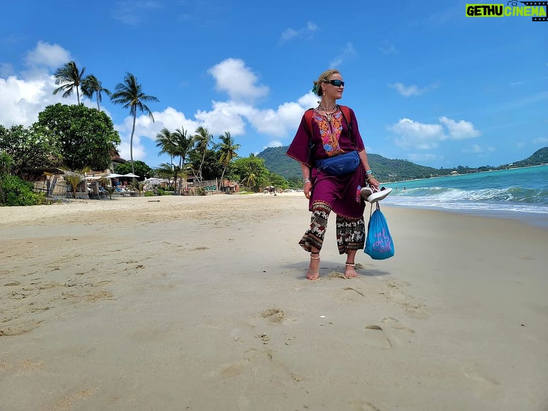Valentina Shevchenko Instagram - Samui Island 🌴☀️🥥👊🐠🧜🏻♀️ #CoconutIsland Continue my #Thai Car 🚘 journey 🥰 Koh Samui Island, Thailand