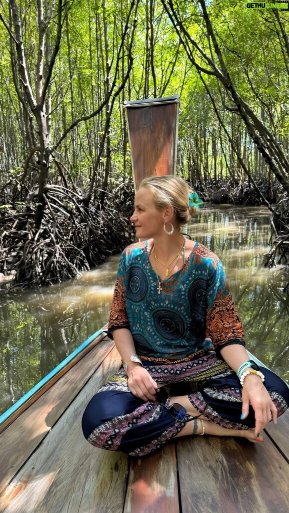 Valentina Shevchenko Instagram - Inside of #Mangrove #Forrest in #Krabi 🇹🇭