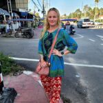 Valentina Shevchenko Instagram - Driving along East coast of Thailand 🚘☀️🌴🥥🍍🌊🐠