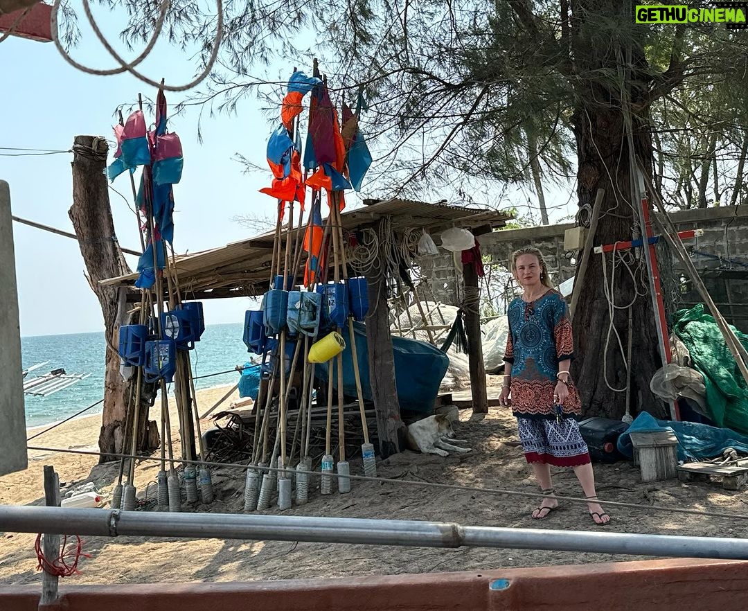 Valentina Shevchenko Instagram - Driving around the Thailand with the pase to explore 🙂 Not trying to get from point A to point B, but to capture very moment and every place 🥰