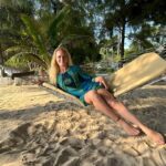 Valentina Shevchenko Instagram - Thailand east Coast 🌴🥥☀️