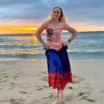 Valentina Shevchenko Instagram - Sunset on the beach 🌴✨🐠☀️ #RoadTrip #Thailand #Travel #Exploring #Sunset #Beach