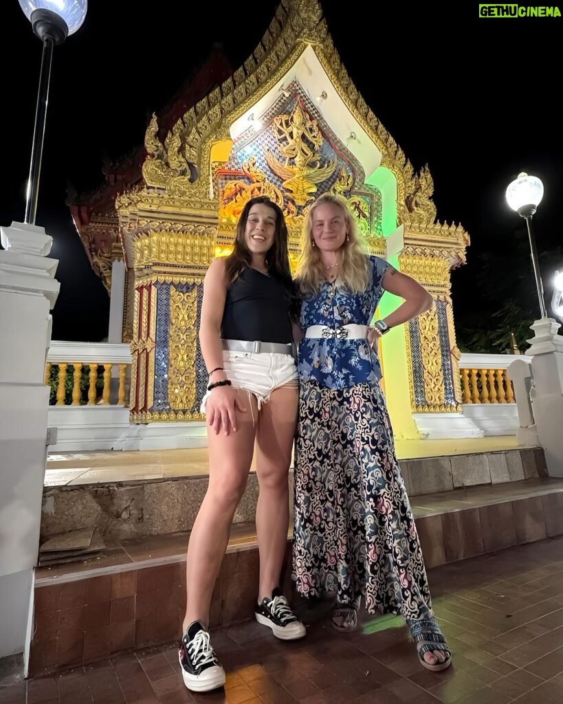 Valentina Shevchenko Instagram - 🥷🥷 @joannajedrzejczyk @bulletvalentina Great to see you Joanna ! 👊 Knowing each other for 18 years 👊 Sharing the same passion for martial arts 👊 Phuket, Thailand